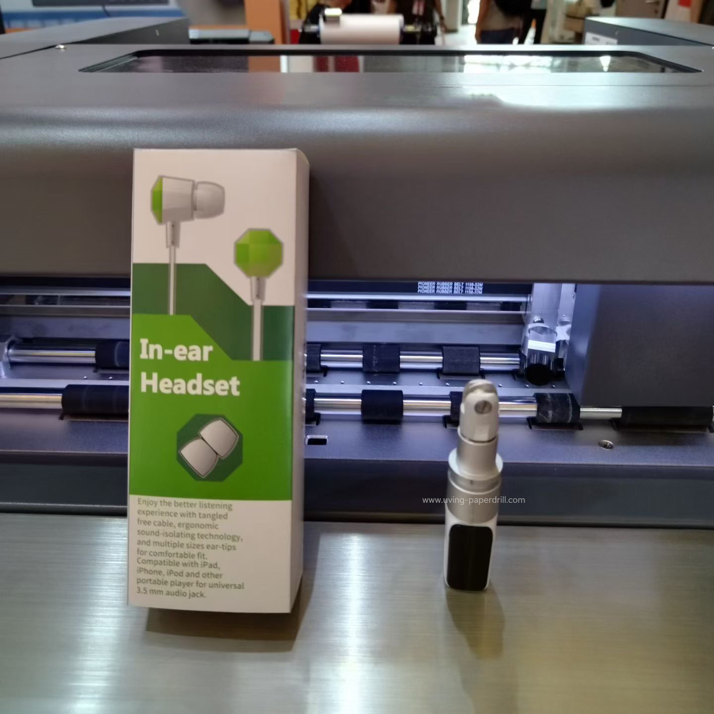 A3MAX4 Pro Servo Motor Automatic Feeding Label Cutting Plotter Digital Die Cutter With Rotary Wheel Creasing Tool